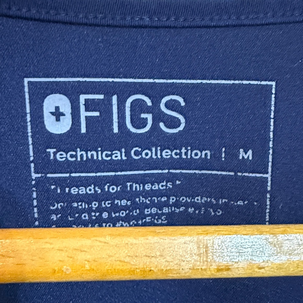 SOLD 🎉 Figs Deep Blue V-Neck Scrub Top - Picture 6 of 7